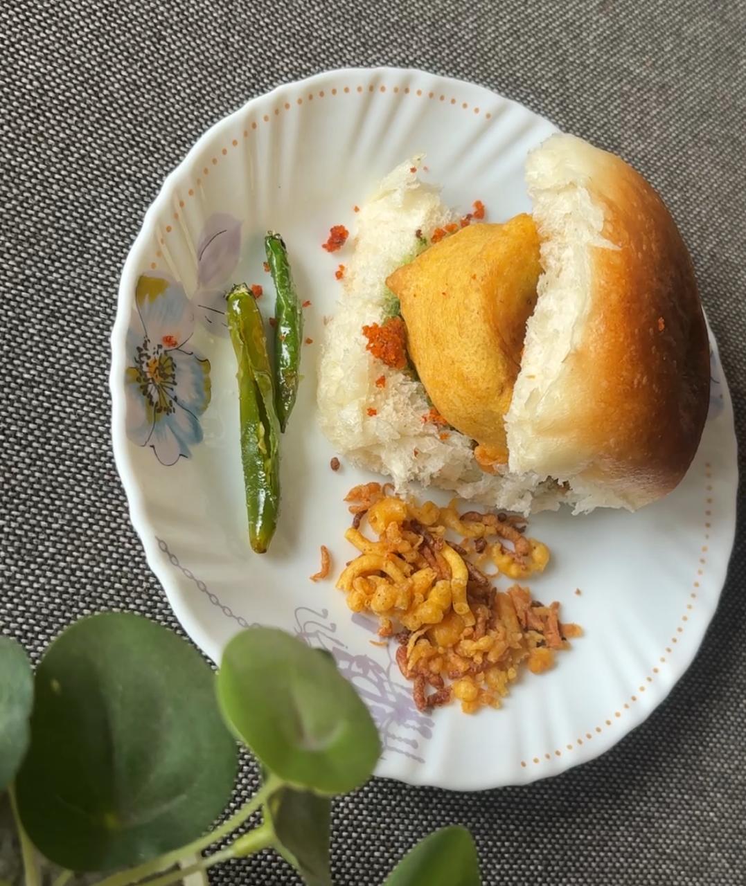 Vada Pav Platter